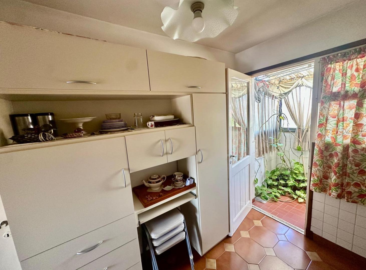 Foto de Departamento de 3 ambientes con balcon a la calle, en venta. Barrio, imagen 2