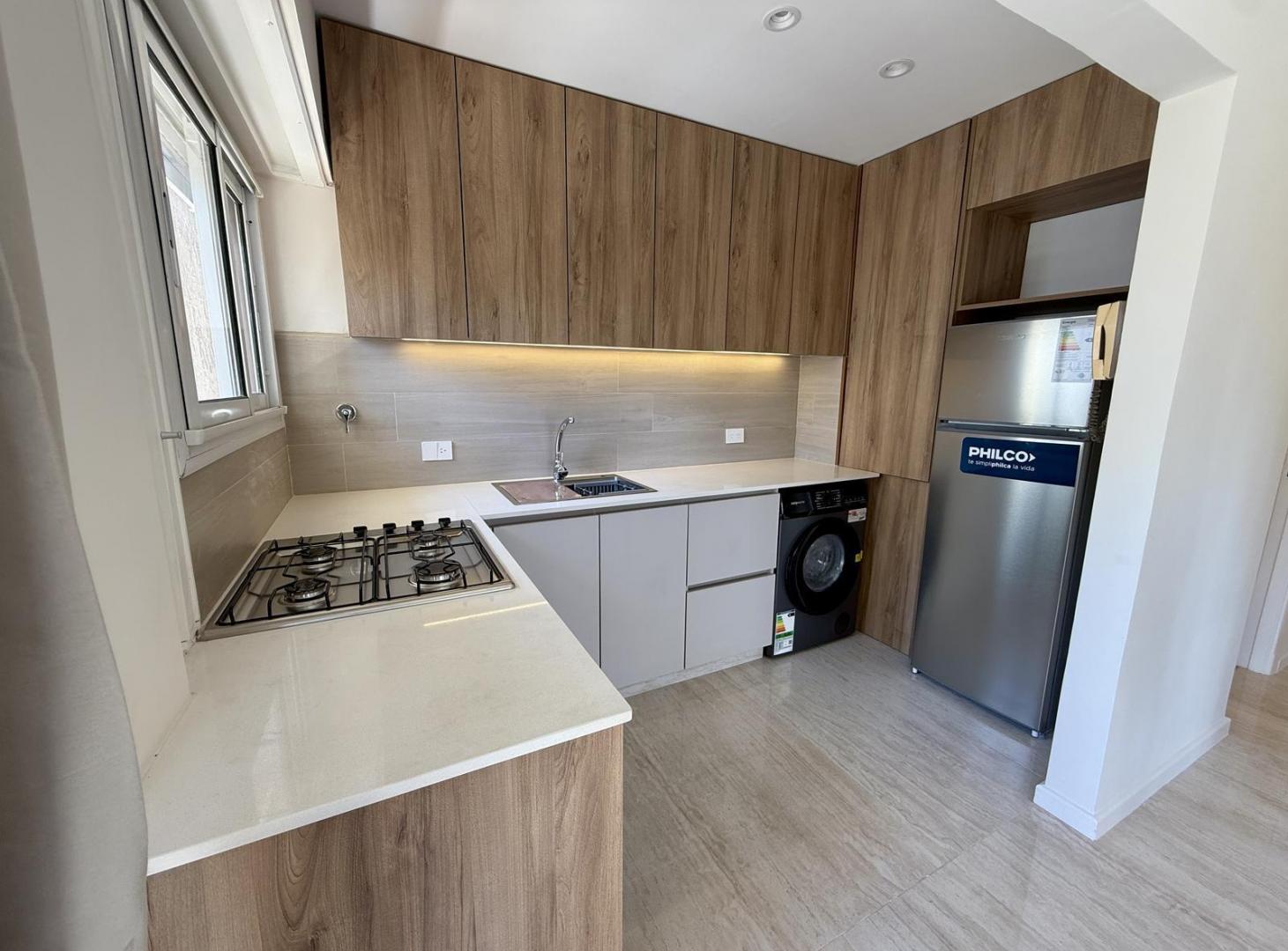 Foto de Departamento de 2 ambientes a la calle, reciclado a estrenar, en venta, imagen 1