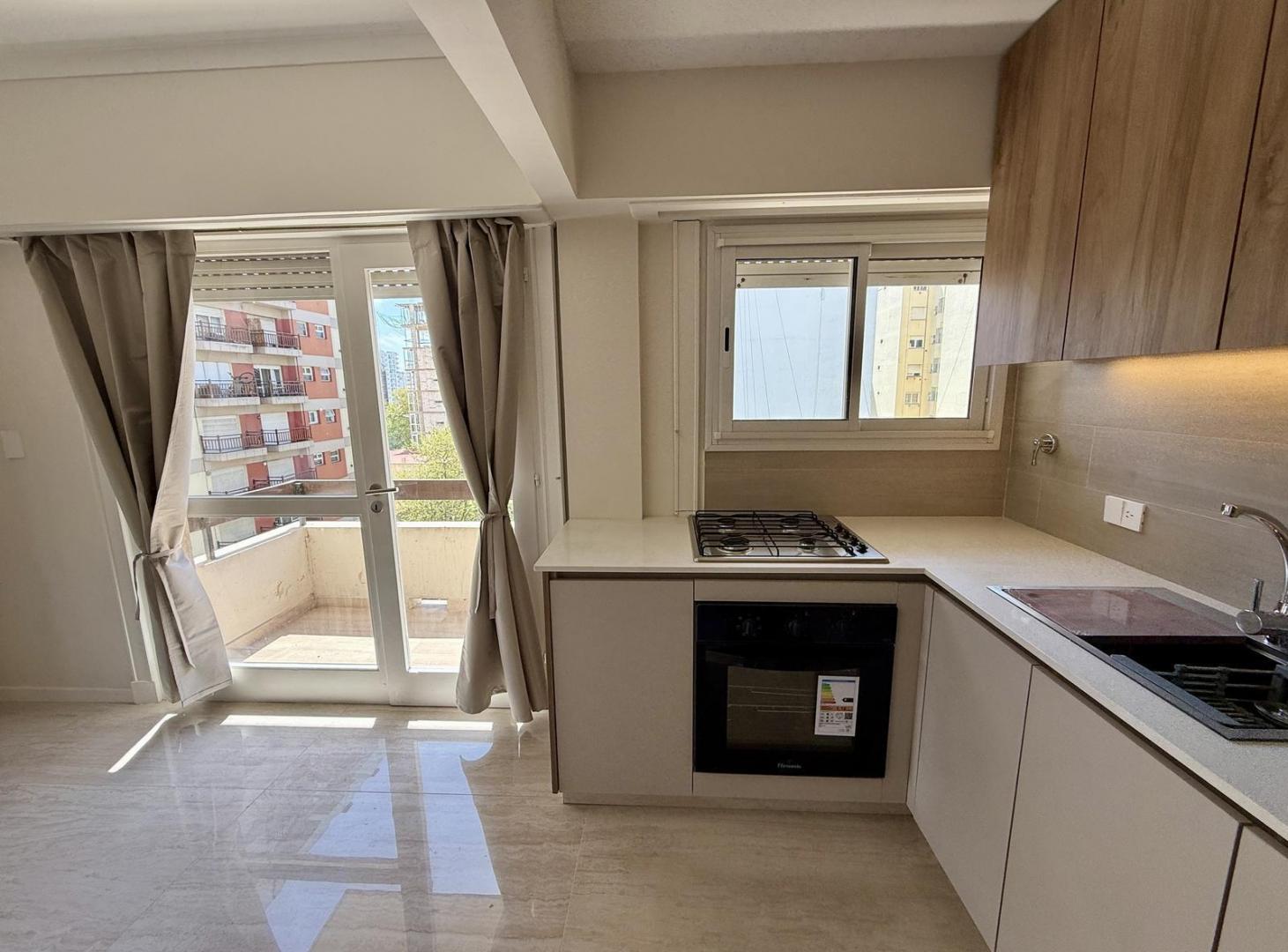 Foto de Departamento de 2 ambientes a la calle, reciclado a estrenar, en venta, imagen 2