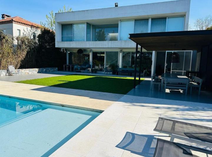 Espectacular Casa en Santa Barbara 2