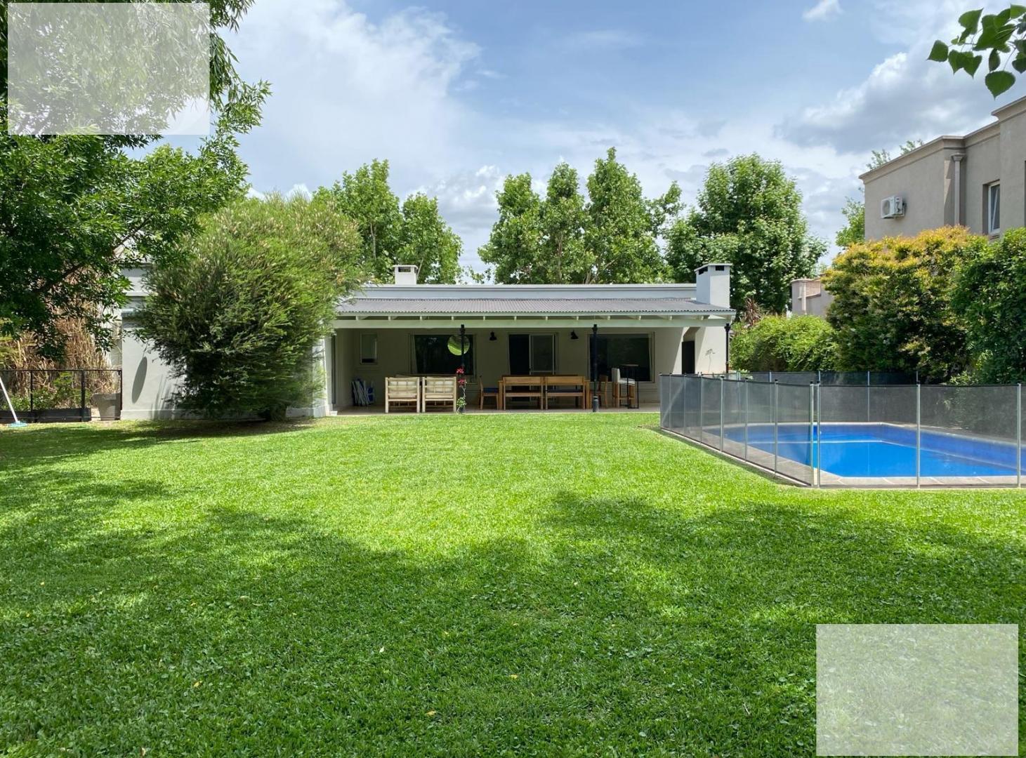 Foto de Casa VENTA en Santa Barbara LOTE ENORME, imagen 2