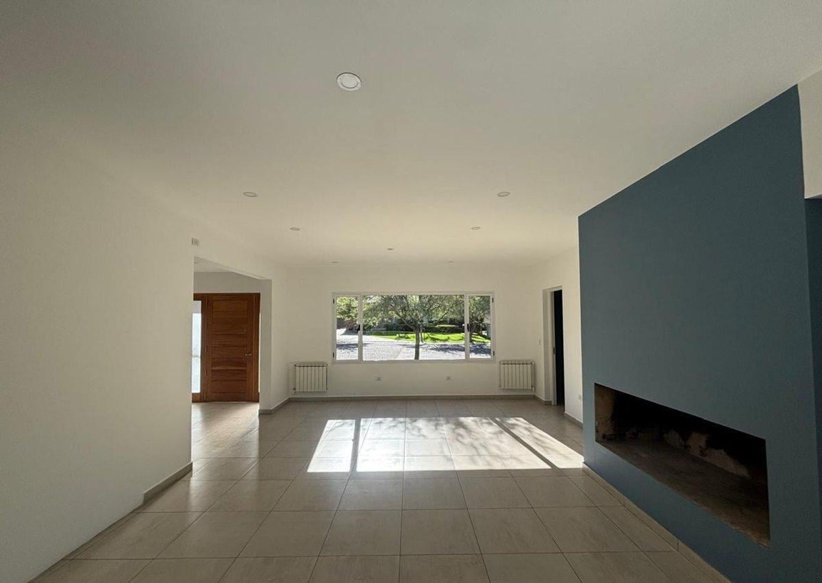 CASA EN ALQULER EN BARRIO PRIVADO LOS TEROS
