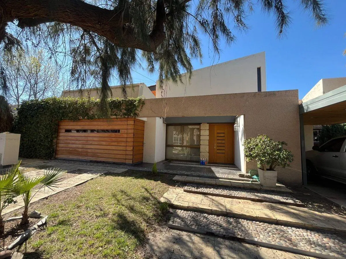 Exclusiva propiedad en Solares de Guariento. 2