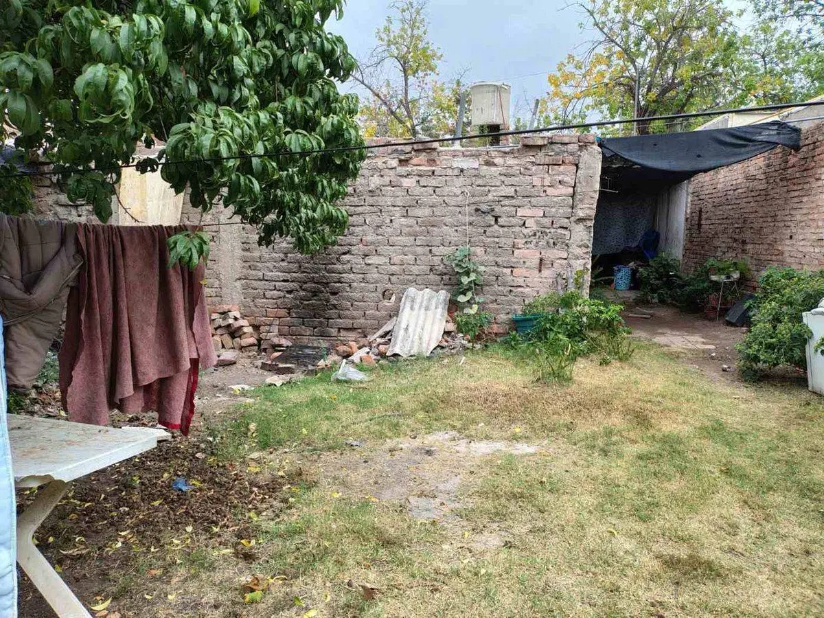 Remax vende casa y terreno apto urbanizacion 5