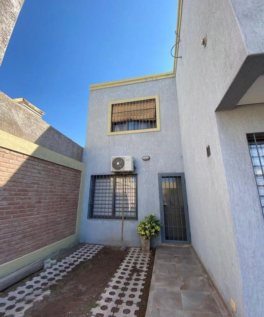 VENTA DE EXCELENTE DUPLEX BARRIO VIEJO TONEL 2 4