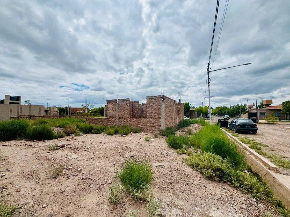 VENTA CASA EN OBRA BARRIO VILLA OLIVOS I ESQUINA 4