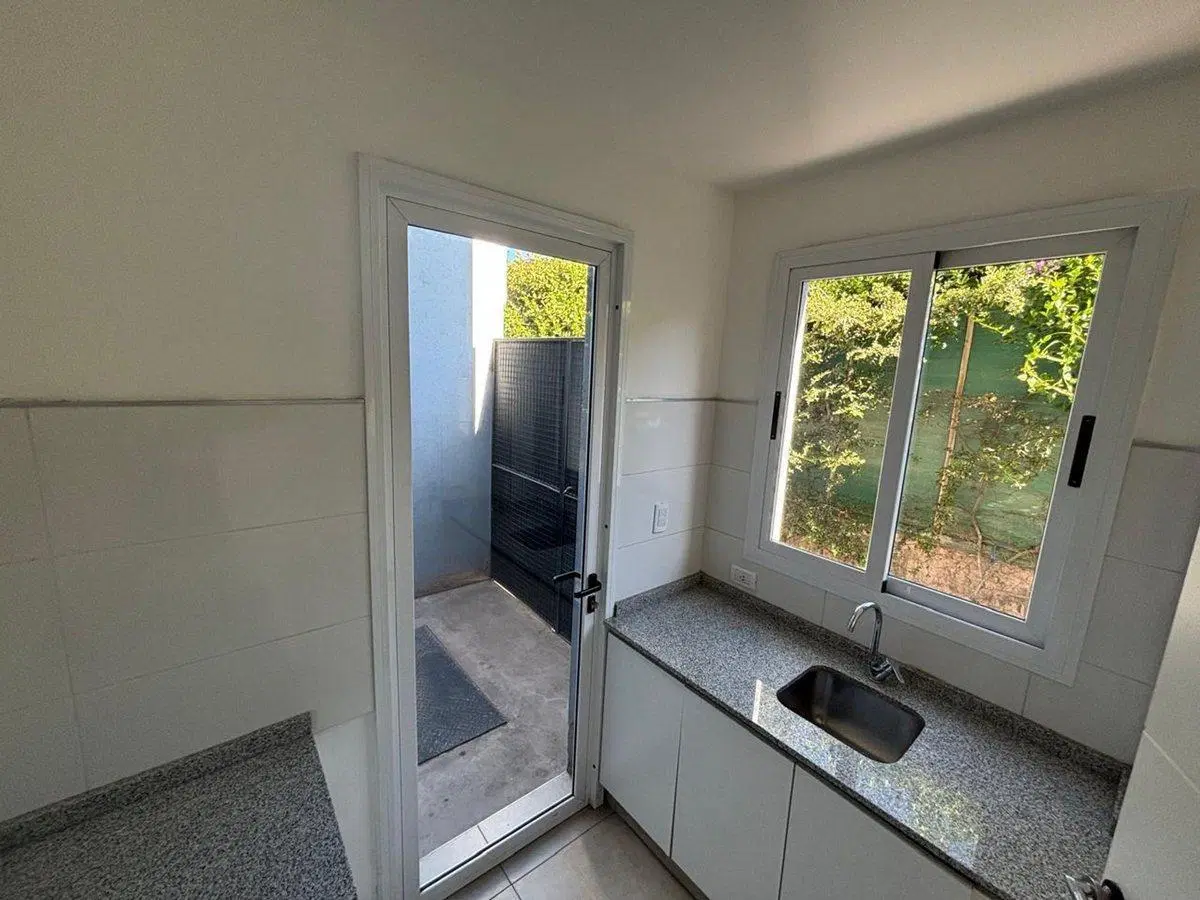 CASA EN ALQULER EN BARRIO PRIVADO LOS TEROS 5