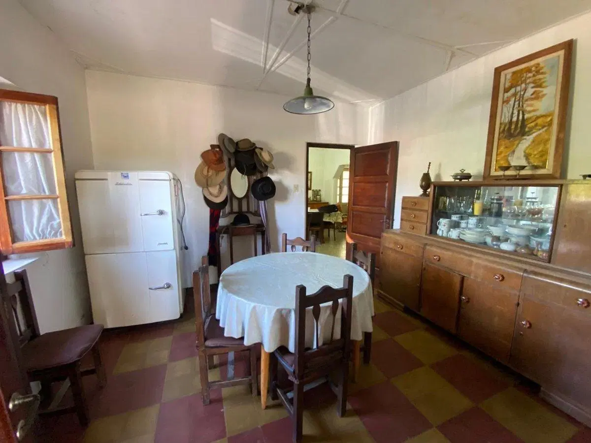 Venta Lote con Galpón y casa a refaccionar 5