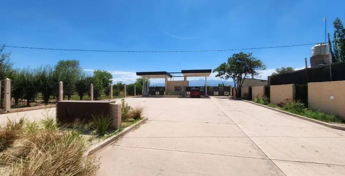 GRAN TERRENO 900M2 BARRIO ATARDECERES DE VIEYTES 5