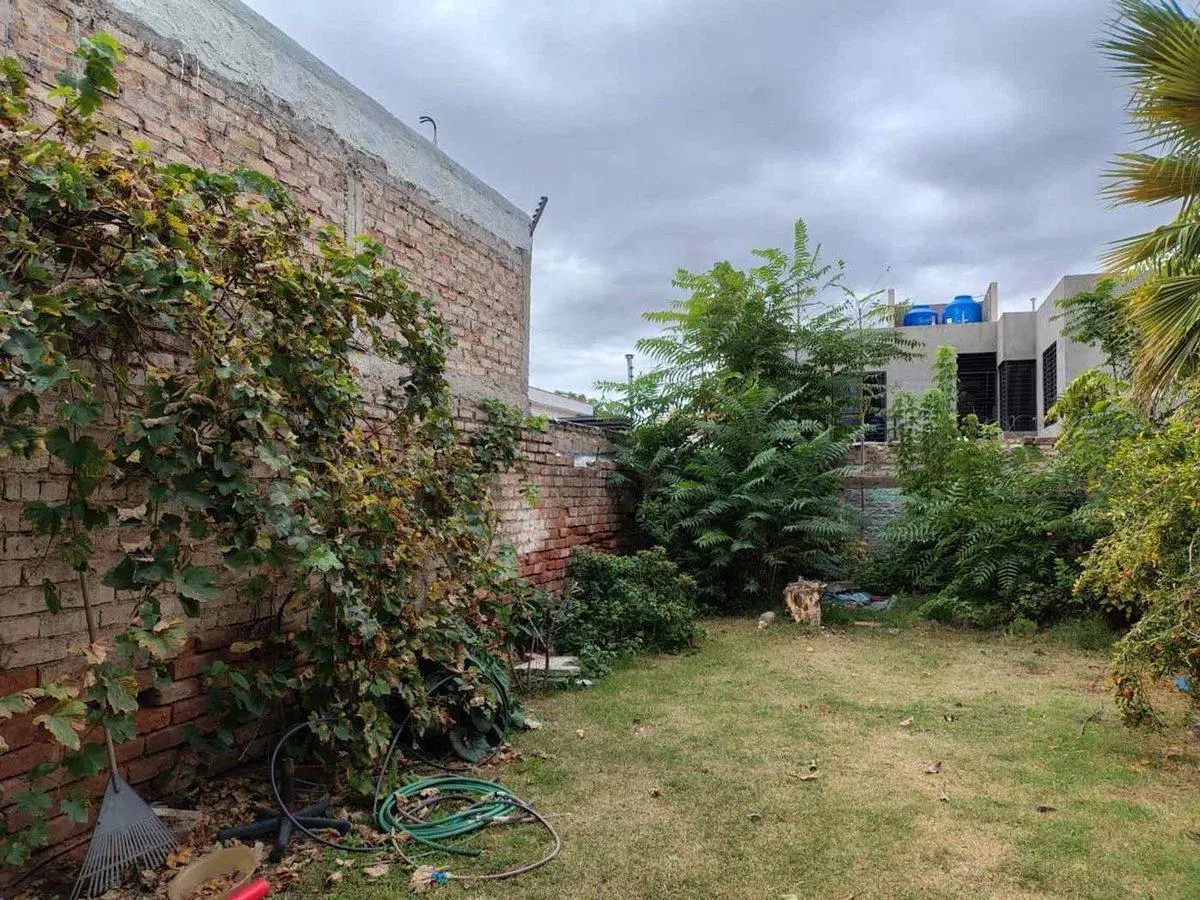 Remax vende casa y terreno apto urbanizacion 2
