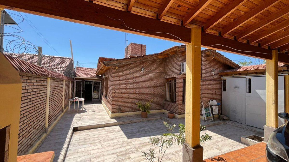Foto de Hermosa casa esquina en venta – Cc. Vigil, Maipu., imagen 2