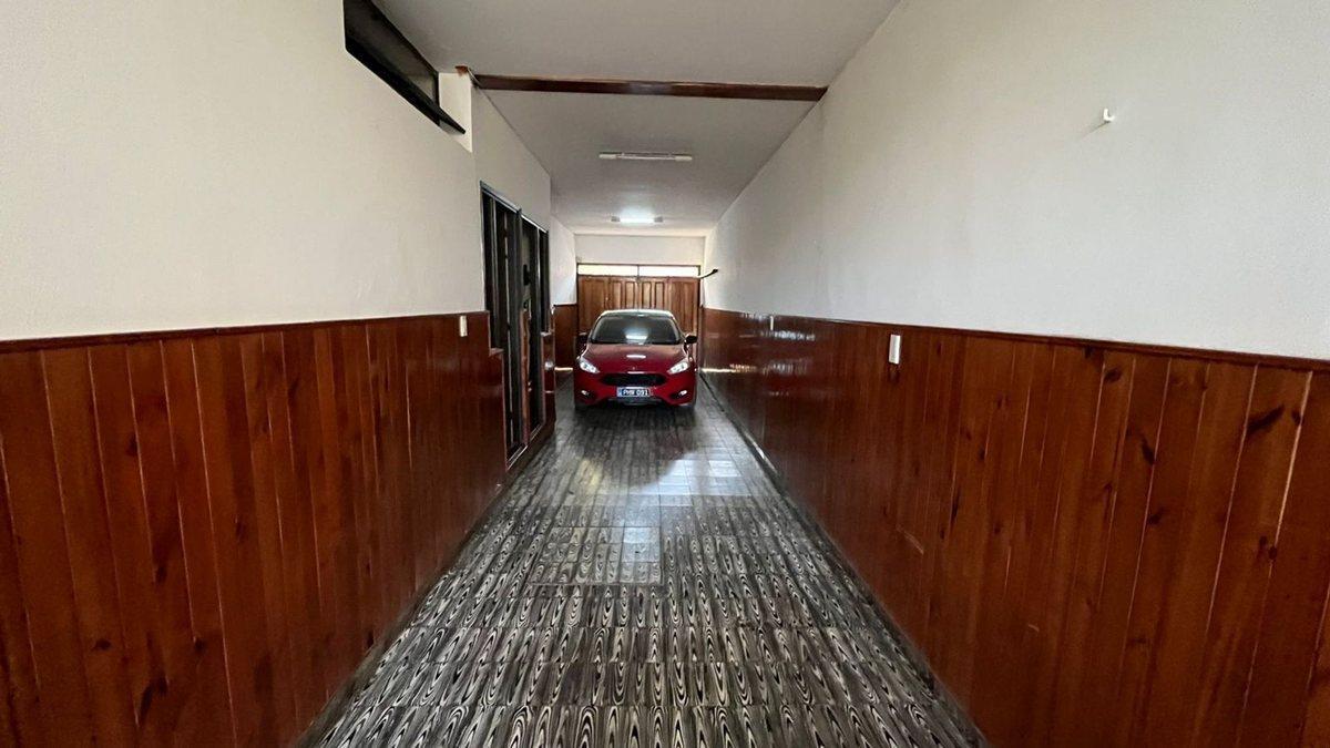 Foto de Exclusiva casa con piscina, en venta en Las Heras, imagen 2