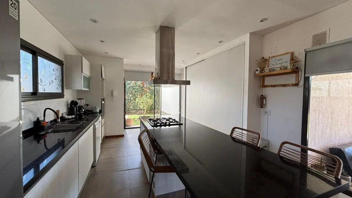 GRAN CASA DE CATEGORÍA EN VENTA Bº LICEO ETAPA 2/3 4