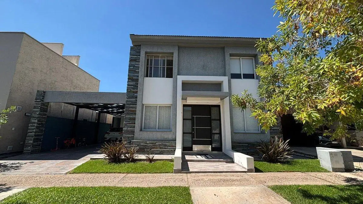 VENTA GRAN CASA BARRIO PRIVADO PORTICO DEL SOL II 3