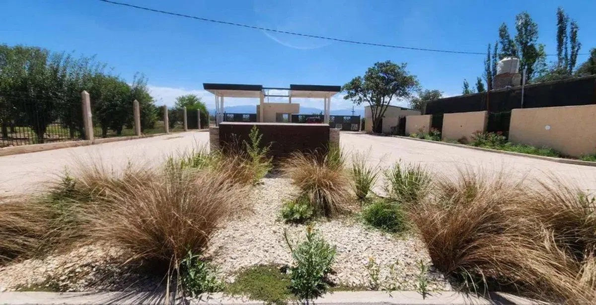 GRAN TERRENO 900M2 BARRIO ATARDECERES DE VIEYTES 7