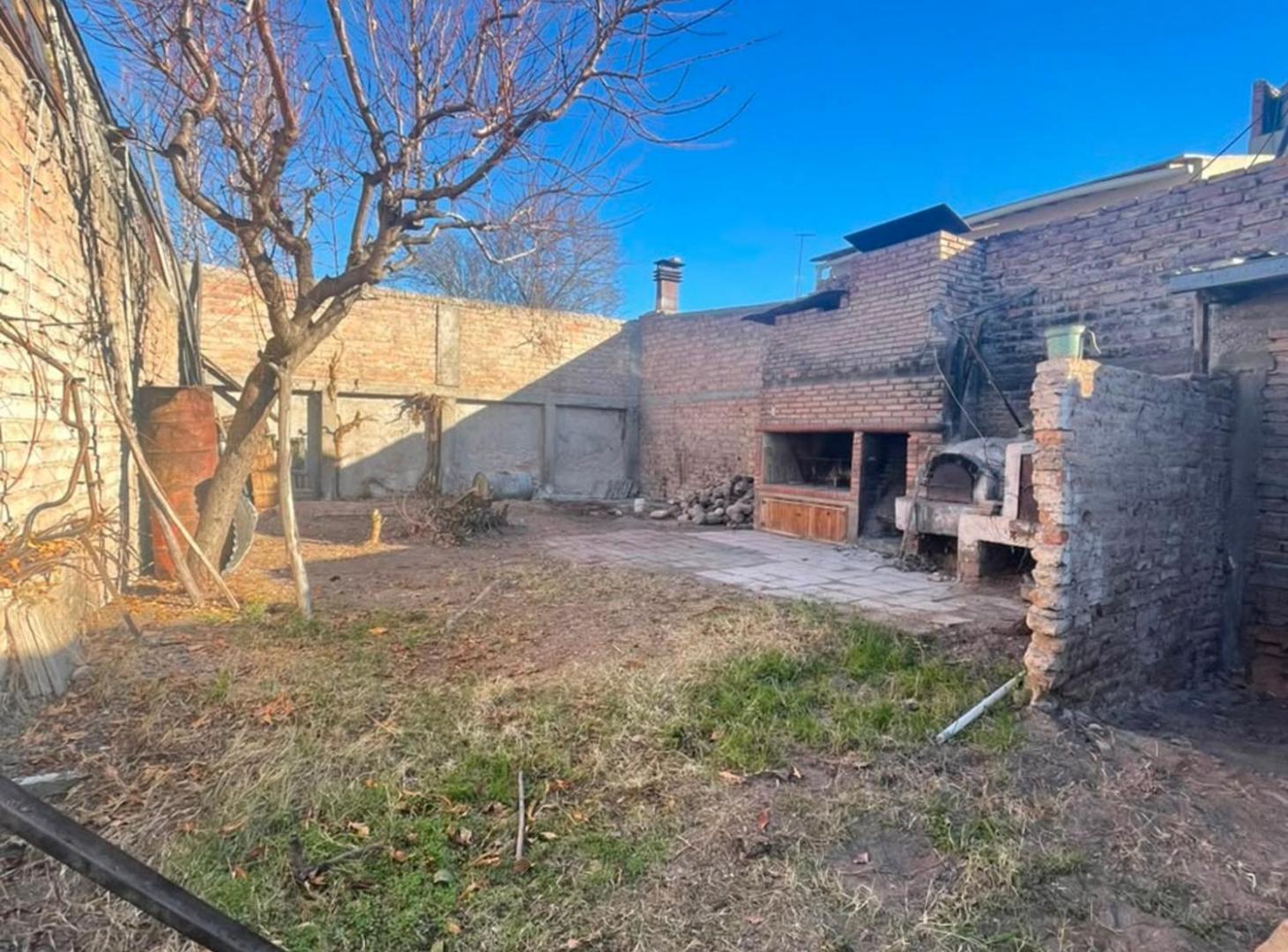 Foto de Casa y Galpón en venta zona residencial Tunuyán, imagen 1