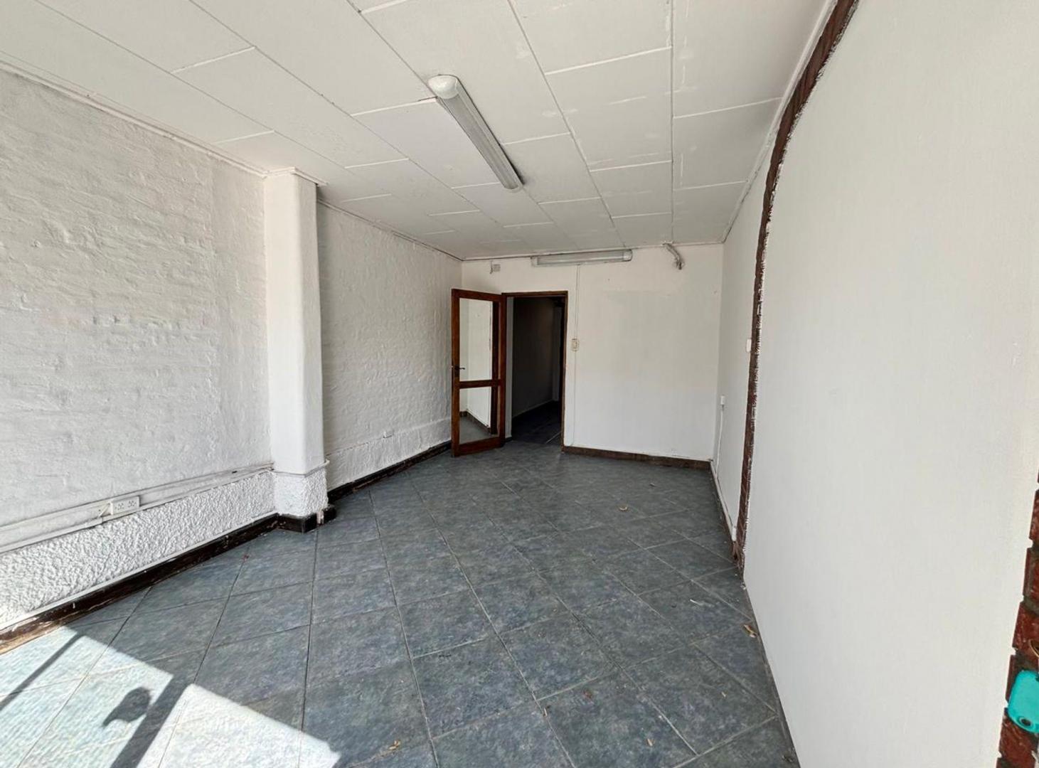 Foto de ALQUILER LOCAL COMERCIAL EN MAIPÚ, imagen 2