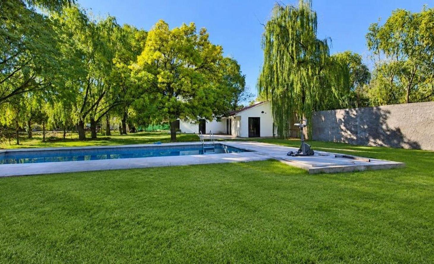Foto de CASA PREMIUM CON PISCINA Y QUINCHO PARA 100 PERS., imagen 1