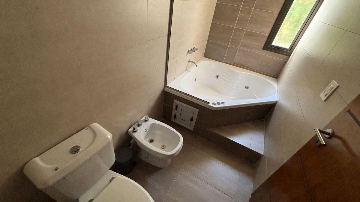Foto de GRAN CASA DE CATEGORÍA EN VENTA Bº LICEO ETAPA 2/3, imagen 5