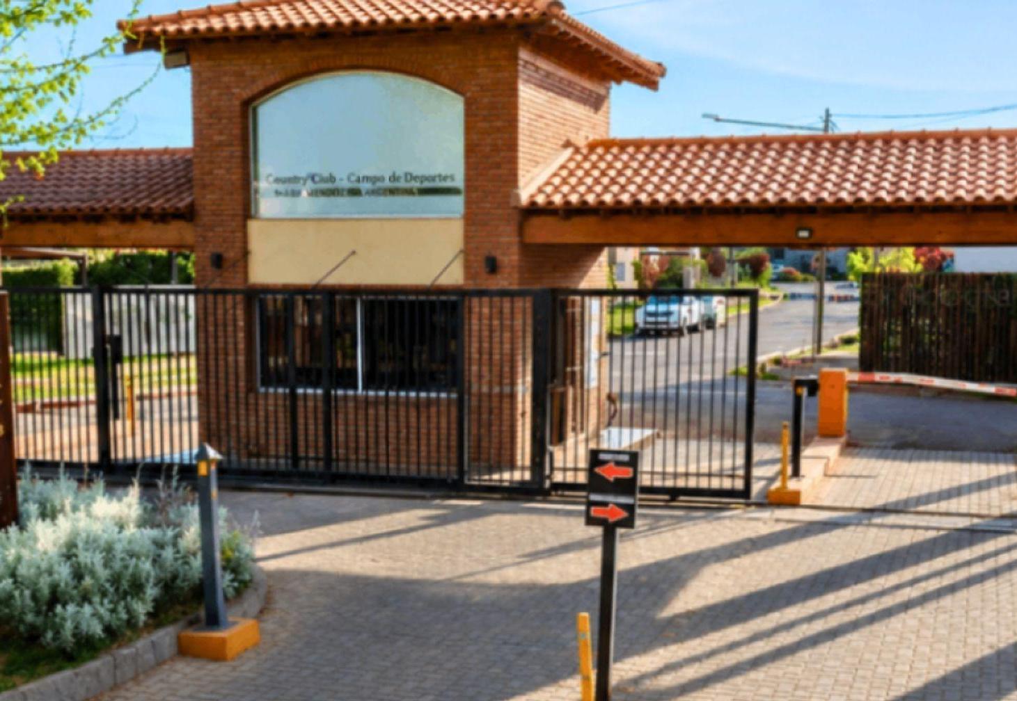 Foto de VENTA TERRENO CENTRAL, 758M2, BARRIO MENDOZA RUGBY, imagen 2
