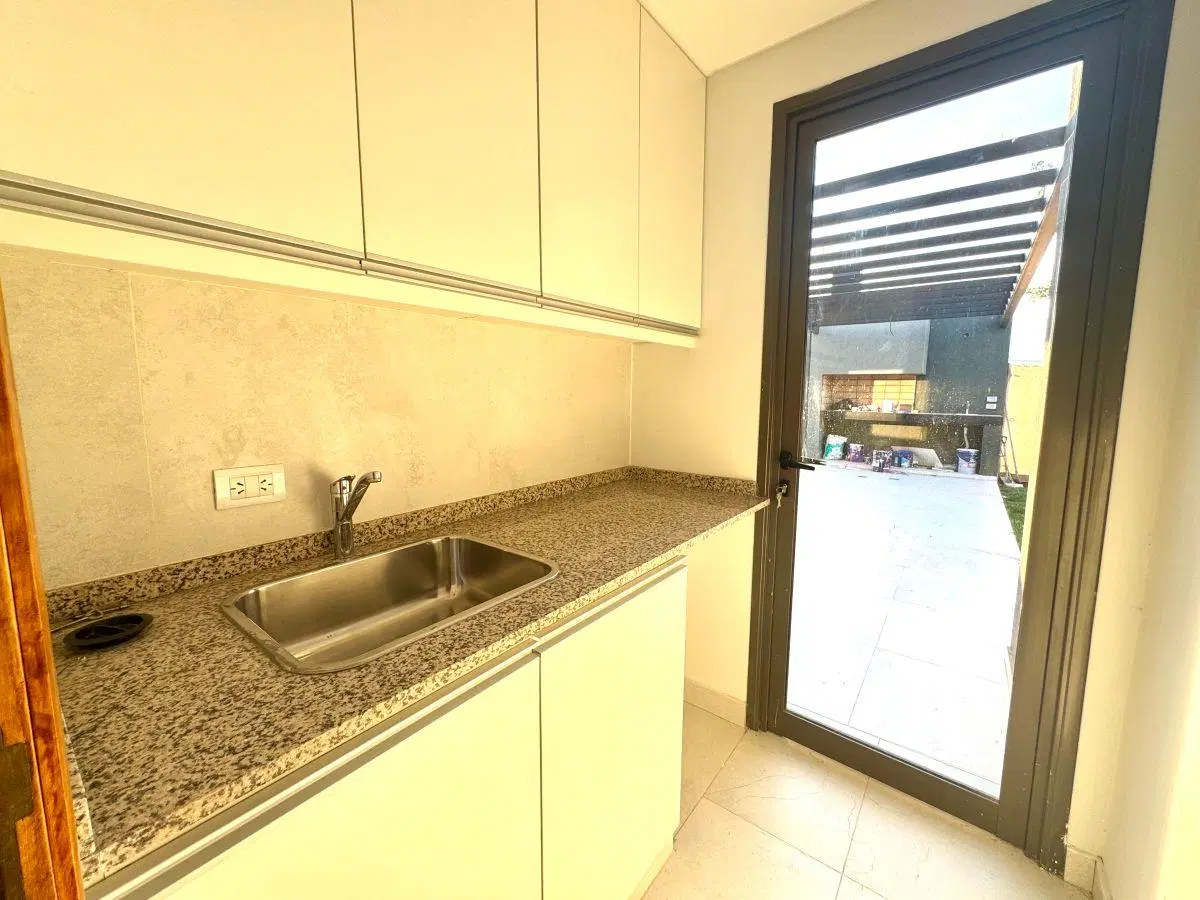 Vendo casa a estrenar en Gardens 3