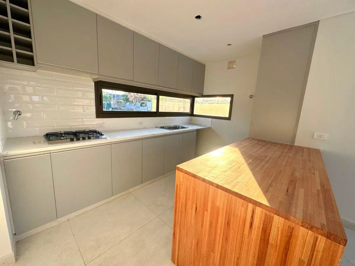 Vendo casa a estrenar en Gardens 1