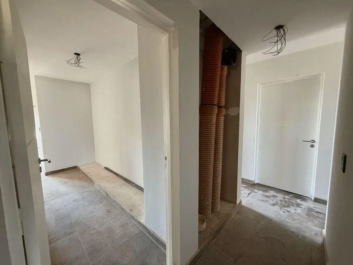 Casa moderna de 4 dormitorios + Estudio - El Portillo de Paso Maipú 2