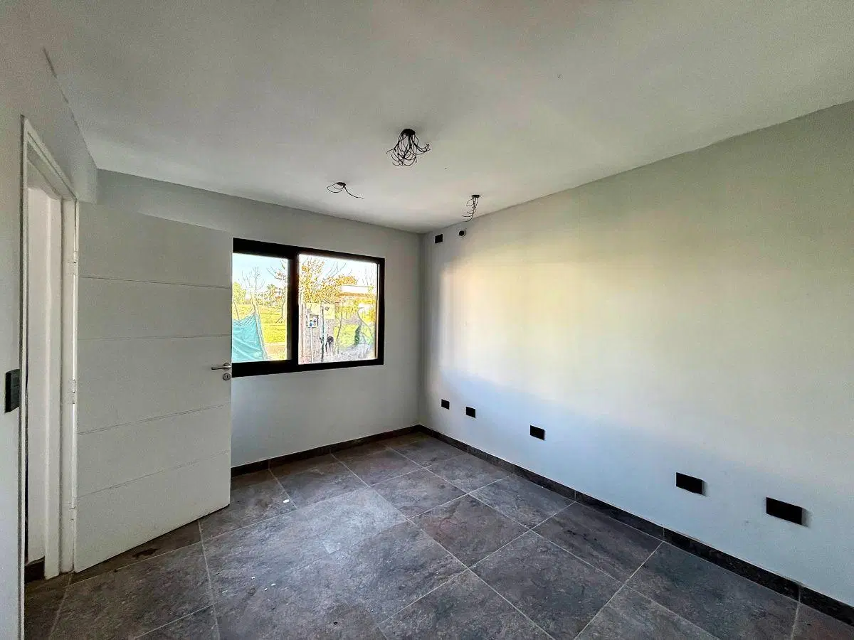 Casa moderna de 4 dormitorios + Estudio - El Portillo de Paso Maipú 4