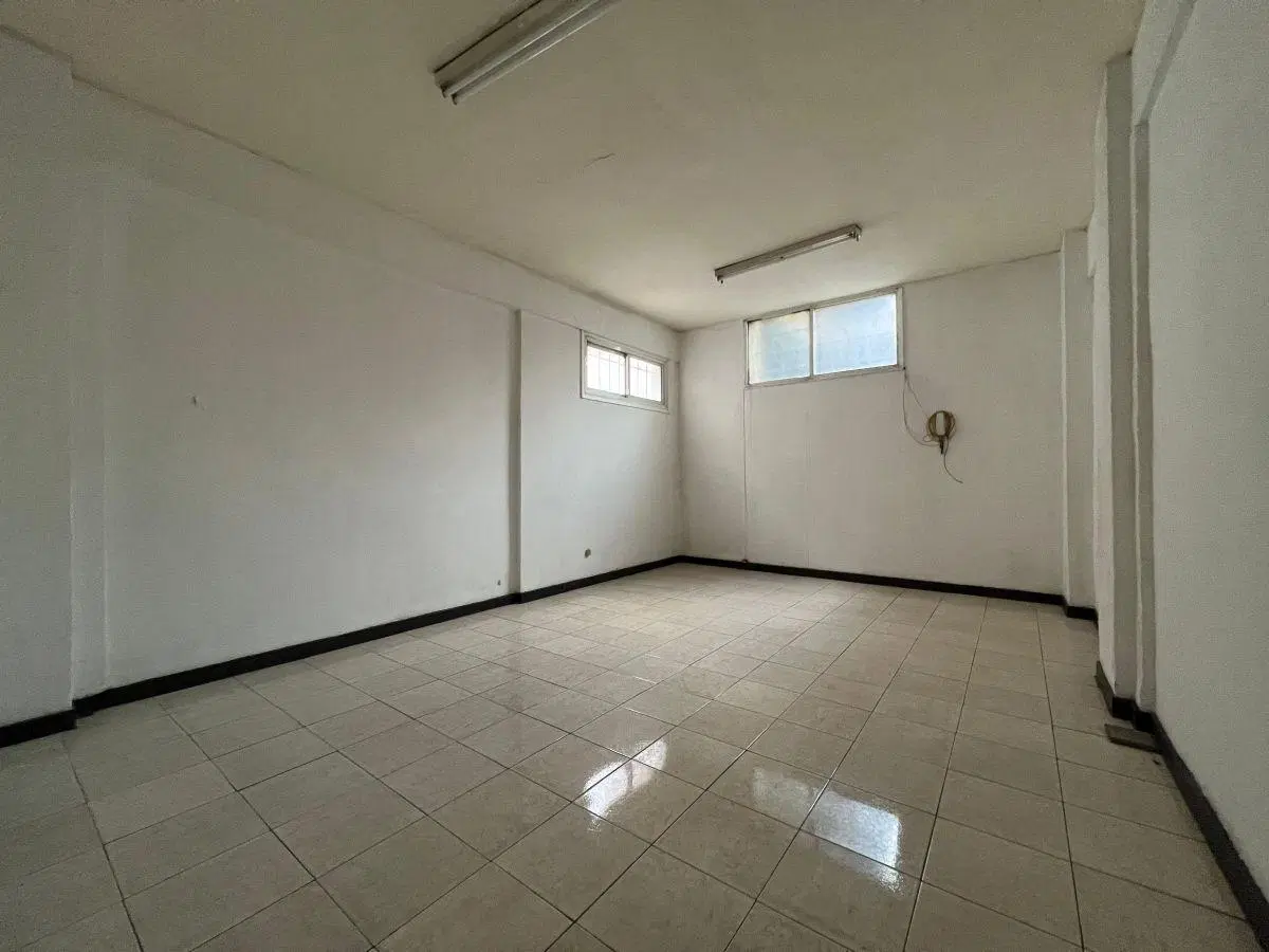 OFICINA EN VENTA CALLE COLON - MENDOZA 2