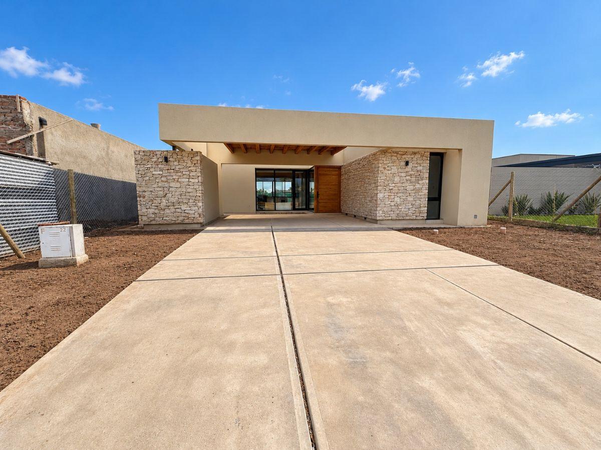 Foto de VENTA HERMOSA CASA B° ALMA GARDENIA - 3 DORMITORIOS, imagen 2