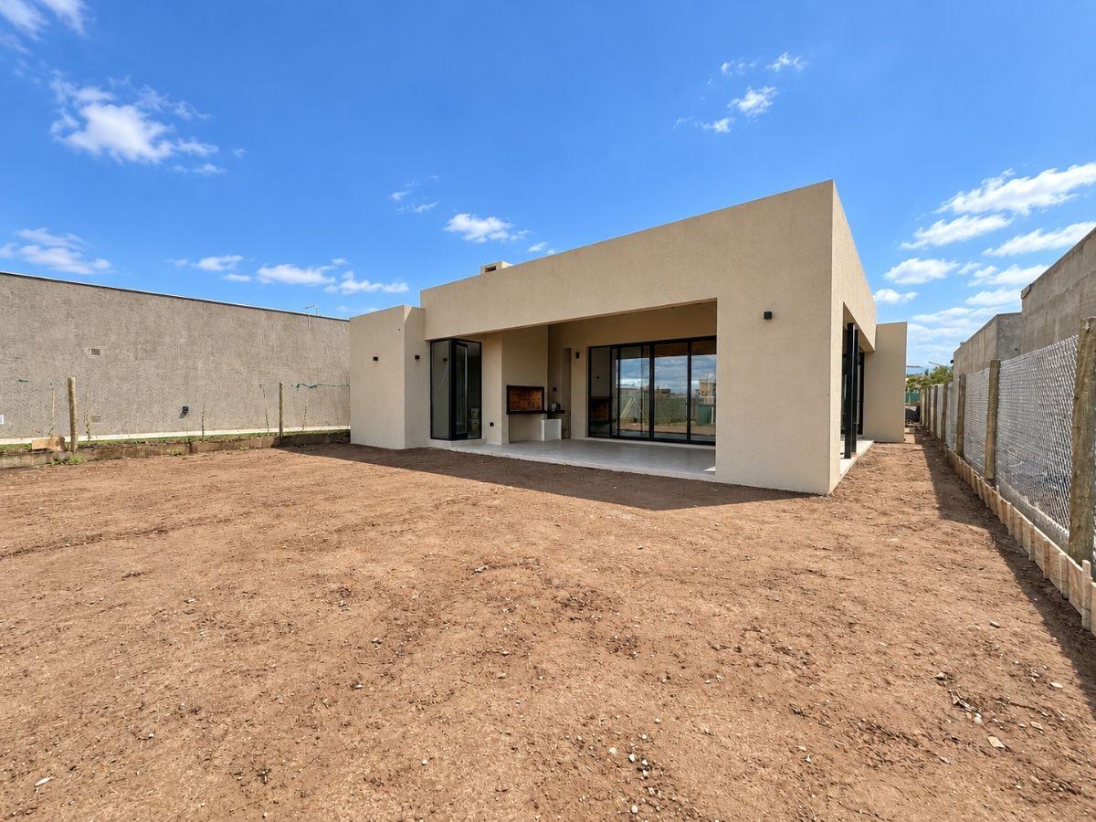 Foto de VENTA HERMOSA CASA B° ALMA GARDENIA - 3 DORMITORIOS, imagen 4