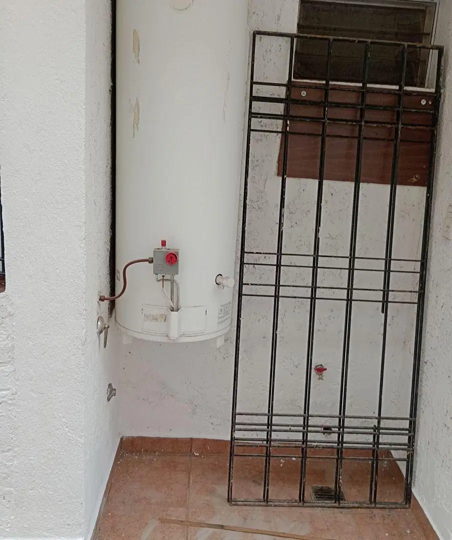 MELIS PROPIEDADES ALQUILA CASA 3 DORMITORIOS BARRIO 21 DE JULIO 4