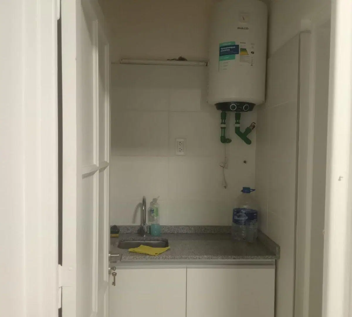 ALQUILO LOCAL COMERCIAL SOBRE CALLE SAN JUAN CASI RONDEAU AMPLIO CON SUBSUELO 3