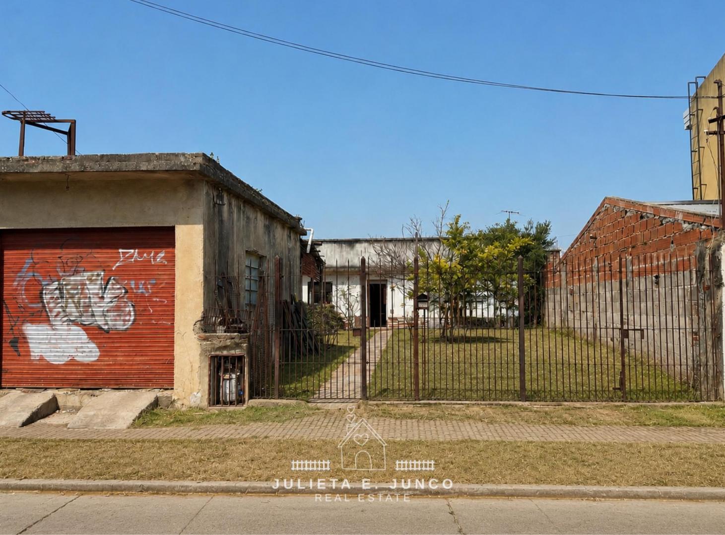 Casa 3 Ambientes Con Parque En Venta - Berazategui