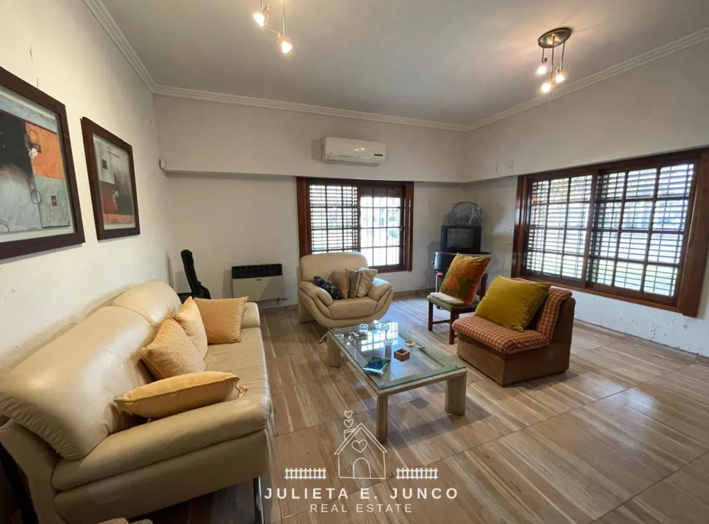 VENTA CASA 4 AMBIENTES BERNAL CENTRO 5