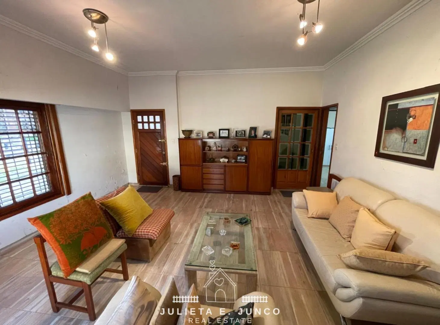 VENTA CASA 4 AMBIENTES BERNAL CENTRO 2