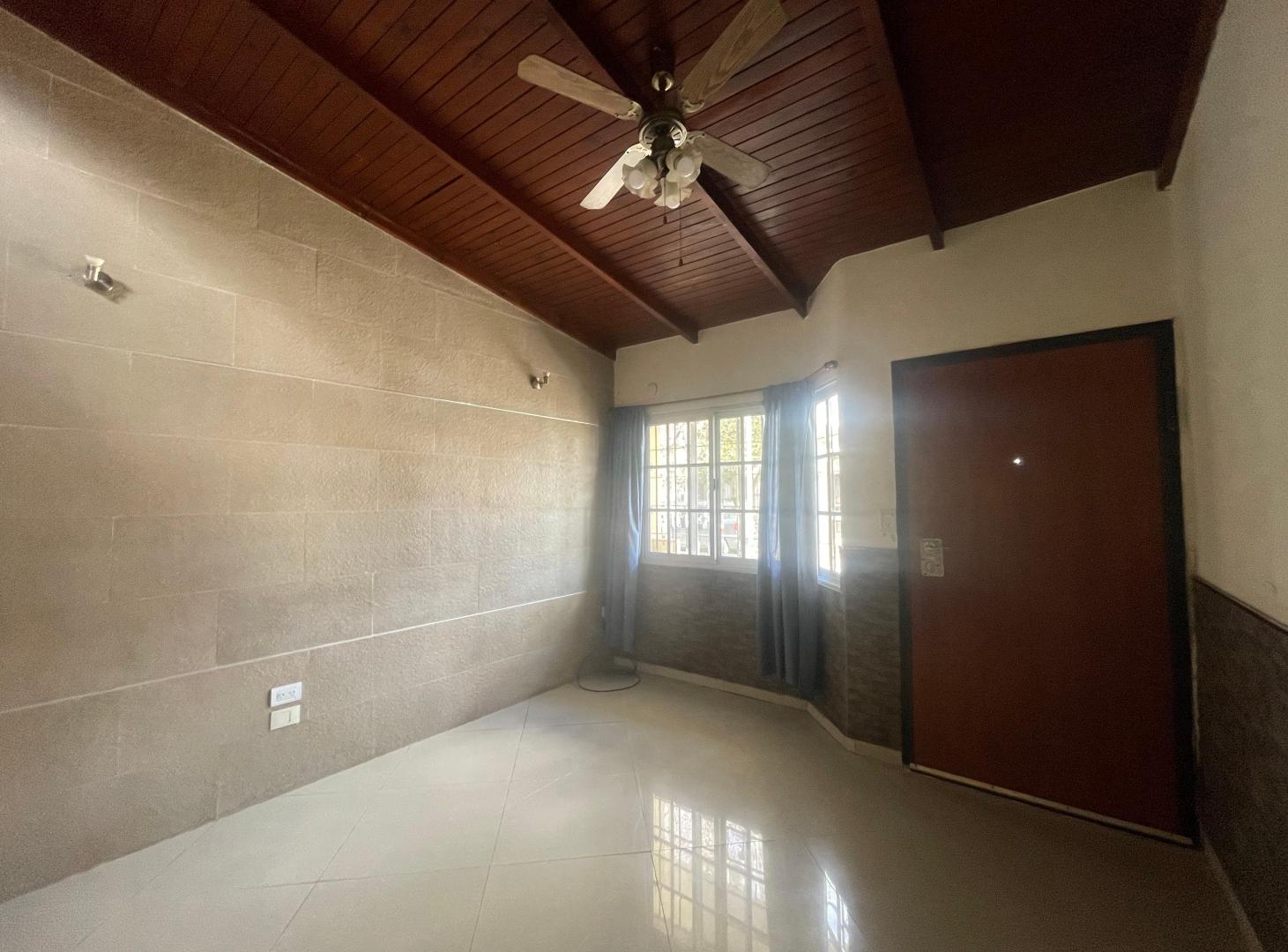 Foto de ALQUILER PH 3 AMBIENTES BERNAL CENTRO, imagen 1