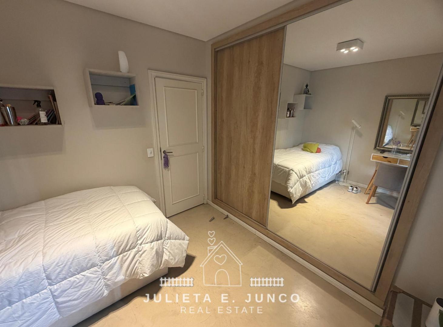 Foto de Venta Semipiso 4 ambientes con cochera - Quilmes centro, imagen 1