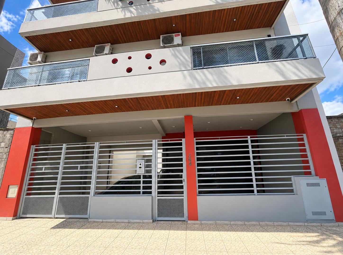 Foto de Departamento de 55 m² con 2 dormitorios en alquiler en Bernal, imagen 1