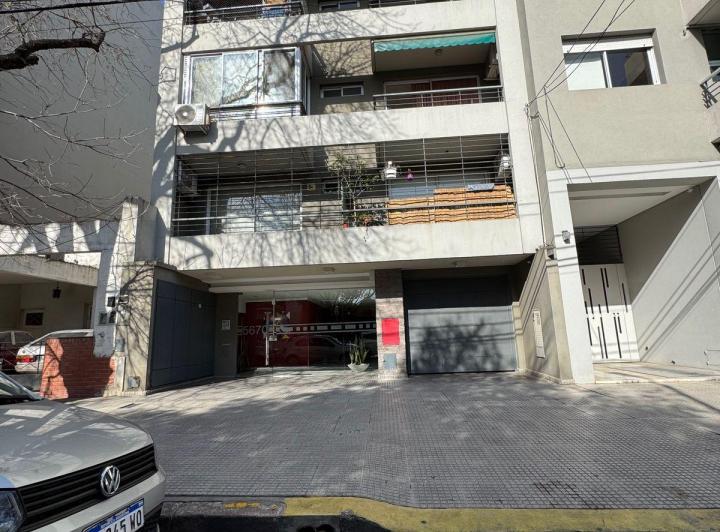 DEPTO. DE DOS AMBIENTES EN VILLA URQUIZA, UBICADO EN QUINTO PISO CONTRAFRENTE, B 1
