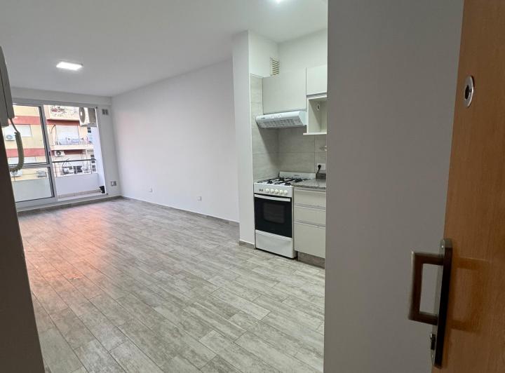 DEPTO. DE DOS AMBIENTES EN VILLA URQUIZA, UBICADO EN QUINTO PISO CONTRAFRENTE, B 4