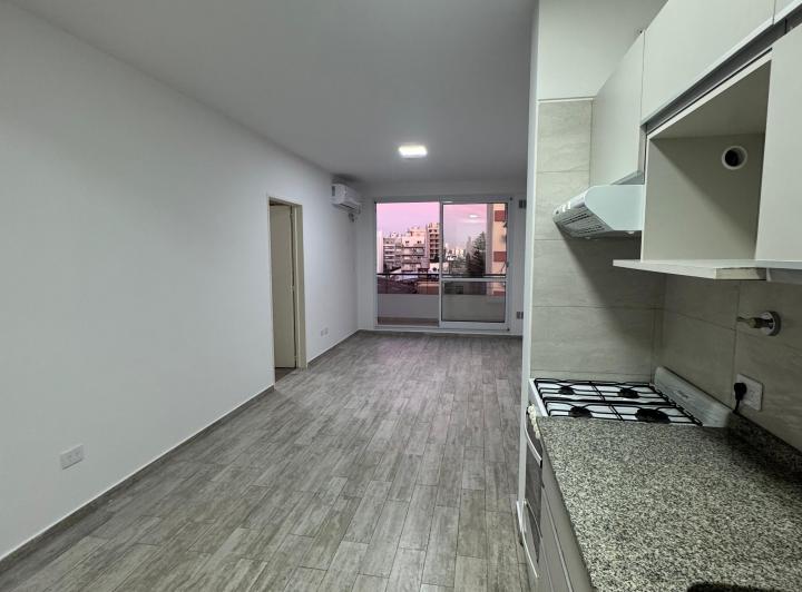 DEPTO. DE DOS AMBIENTES EN VILLA URQUIZA, UBICADO EN QUINTO PISO CONTRAFRENTE, B 5