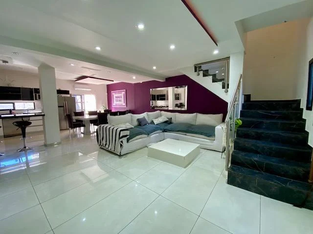 ALQUILER CASA 5 AMBIENTES CON PILETA EN BERNAL CENTRO 1