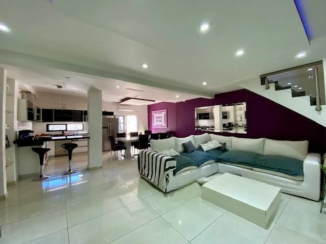 ALQUILER CASA 5 AMBIENTES CON PILETA EN BERNAL CENTRO 2