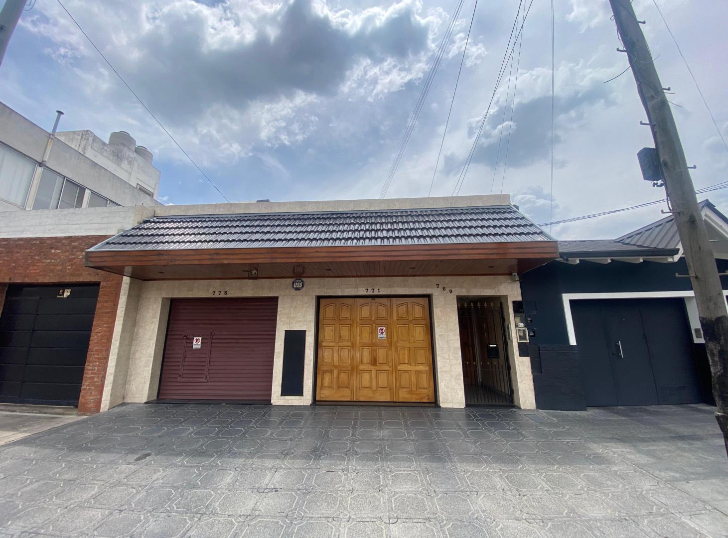 VENTA EN LANUS PH TRES AMBIENTES CON PATIO Y TERRAZA