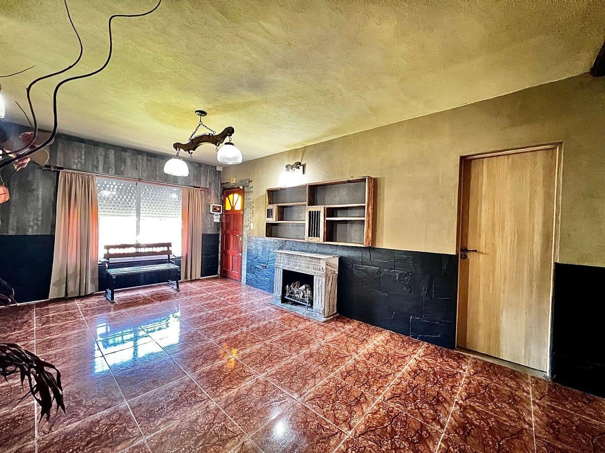 Foto de VENTA CASA 4 AMBIENTES MORENO QUINCHO PILETA COCHERA, imagen 3