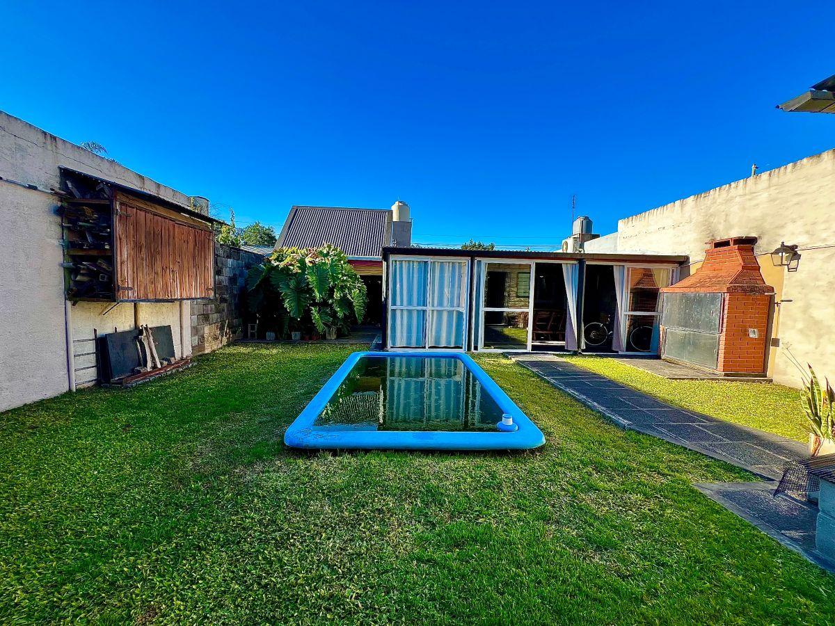 Foto de VENTA CASA 4 AMBIENTES MORENO QUINCHO PILETA COCHERA, imagen 2