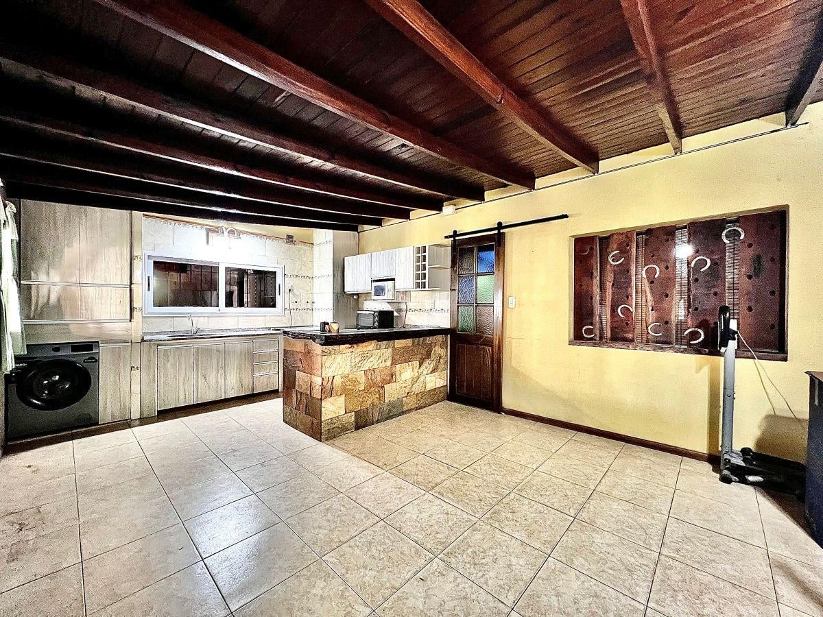 Foto de VENTA CASA 4 AMBIENTES MORENO QUINCHO PILETA COCHERA, imagen 5