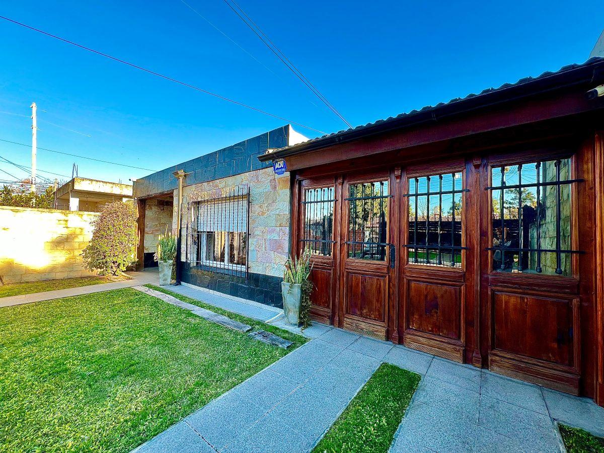 Foto de VENTA CASA 4 AMBIENTES MORENO QUINCHO PILETA COCHERA, imagen 1