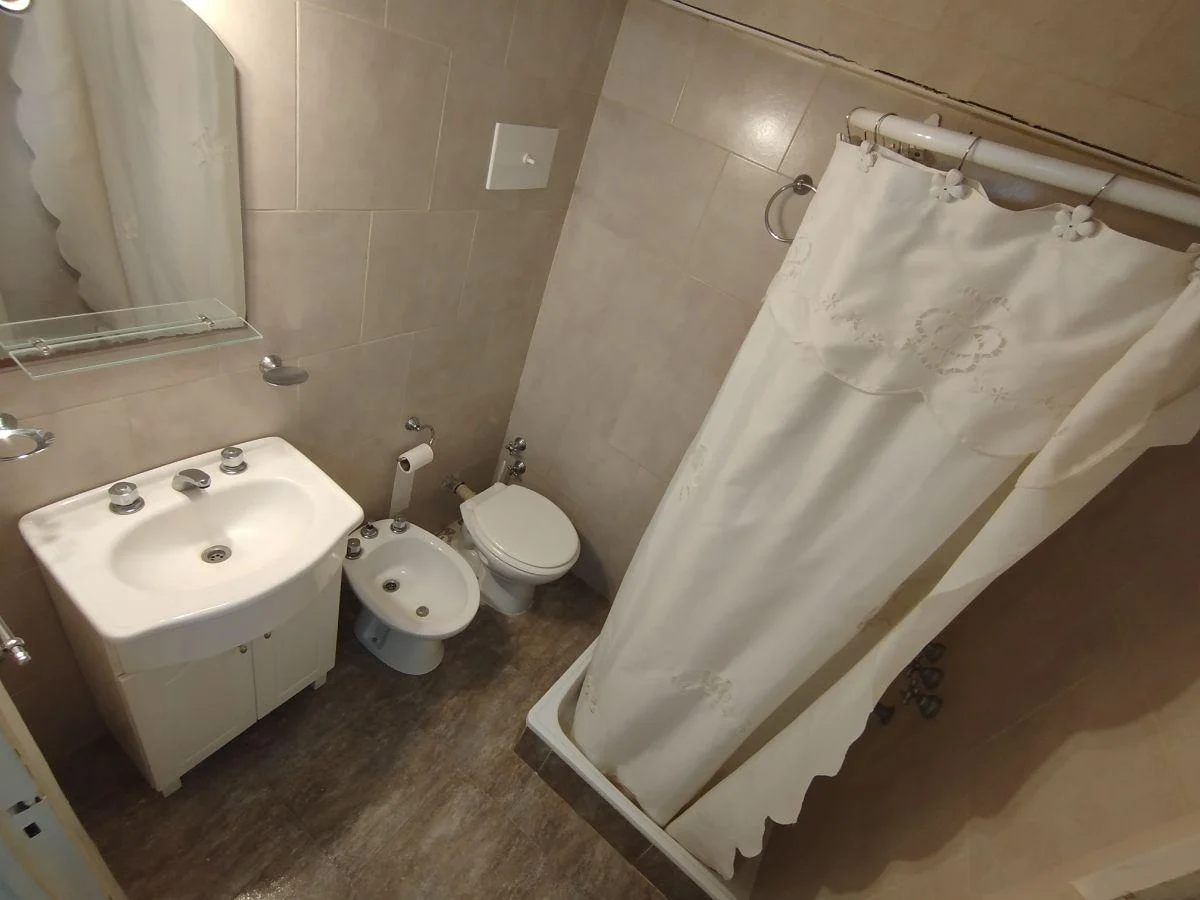 1 AMB, BAÑO Y COCINA REFACCIONADOS A NUEVOS, VISTA LATERAL AL MAR